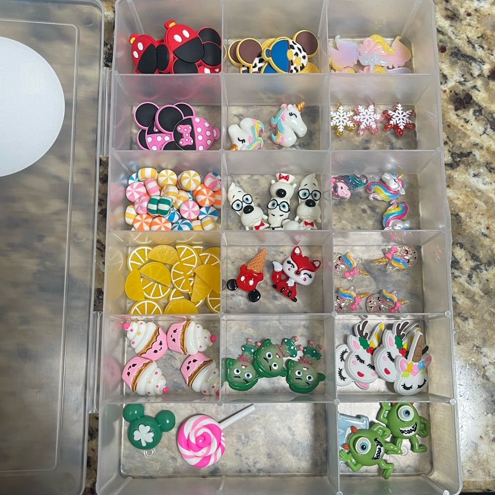 New 110 piece flatback craft bundle plus organization case
